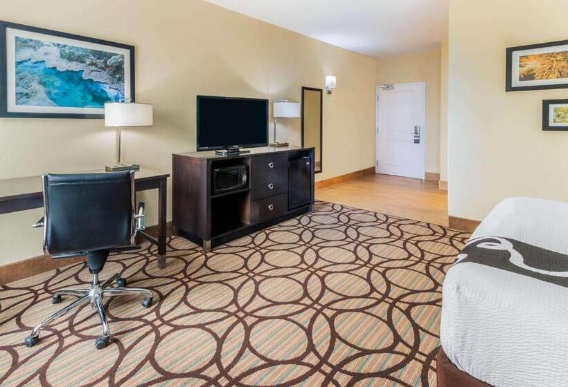 فندق La Quinta By Wyndham Carlsbad