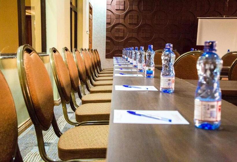 בית מלון כפרי Lake Naivasha Resort