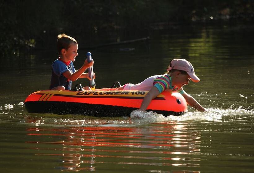 בית מלון כפרי Lani S Holiday Island