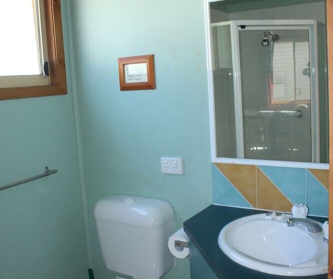 בית מלון כפרי Lani S Holiday Island