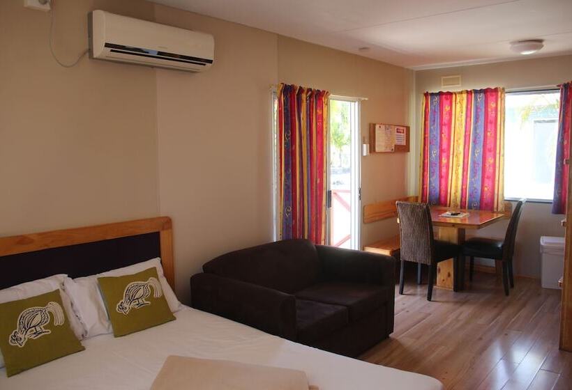 בית מלון כפרי Lani S Holiday Island