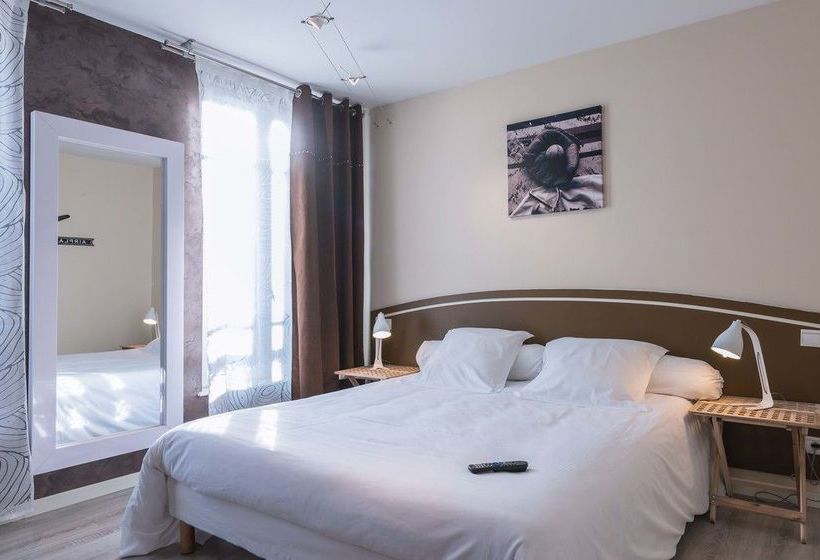 Отель Le Miredames Hôtel Bar