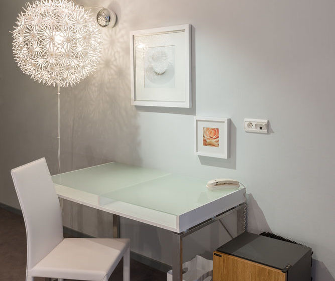 Отель Le Miredames Hôtel Bar