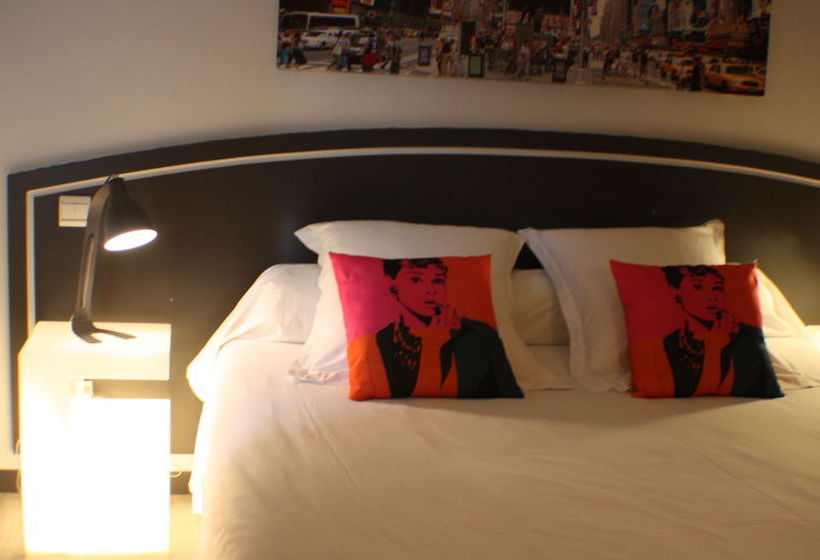 Отель Le Miredames Hôtel Bar