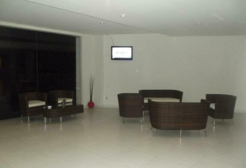 호텔 Luwansa Beach