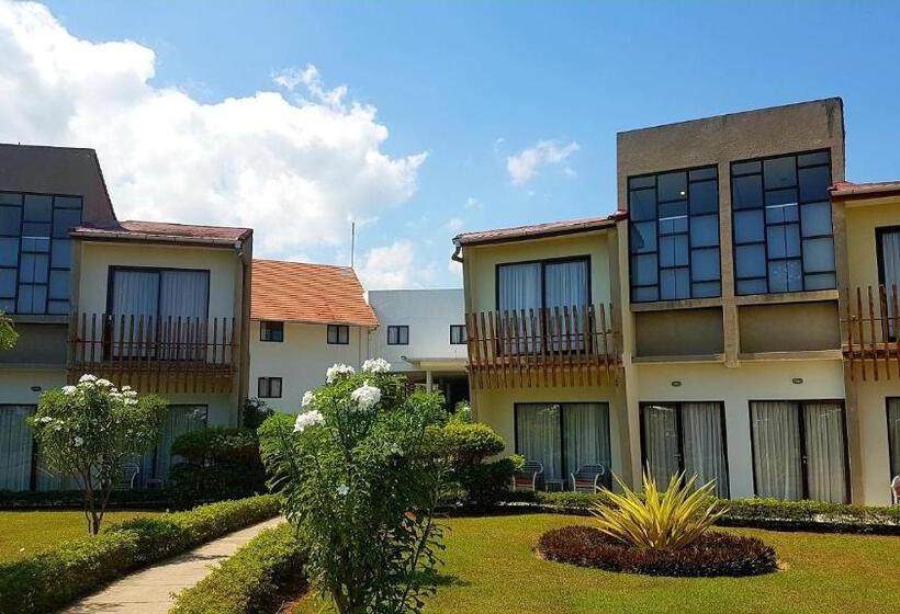 호텔 Luwansa Beach