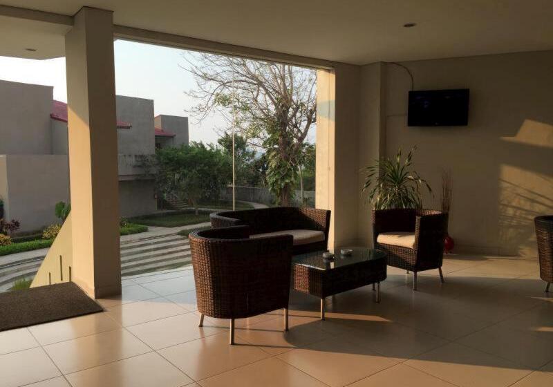 호텔 Luwansa Beach