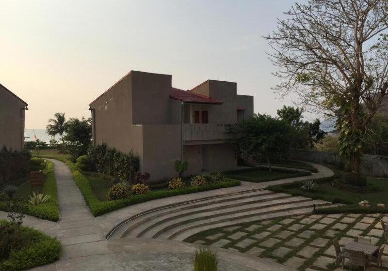 هتل Luwansa Beach