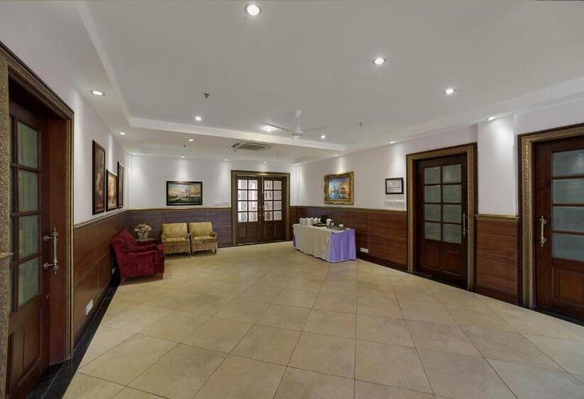 בית מלון כפרי Mayfair Palm Beach Resort