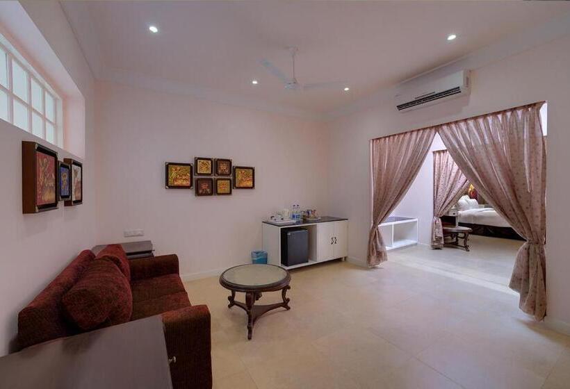 בית מלון כפרי Mayfair Palm Beach Resort