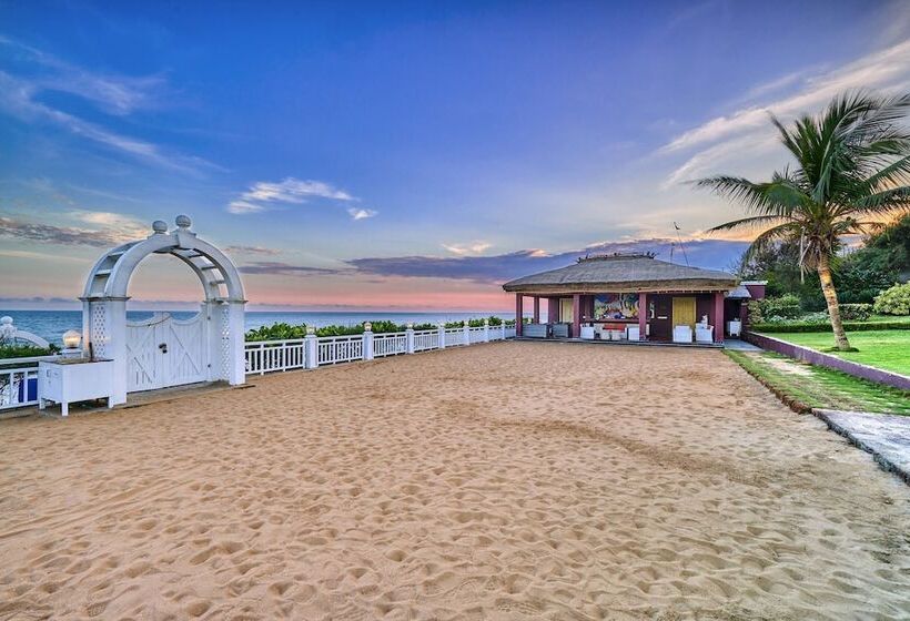 בית מלון כפרי Mayfair Palm Beach Resort