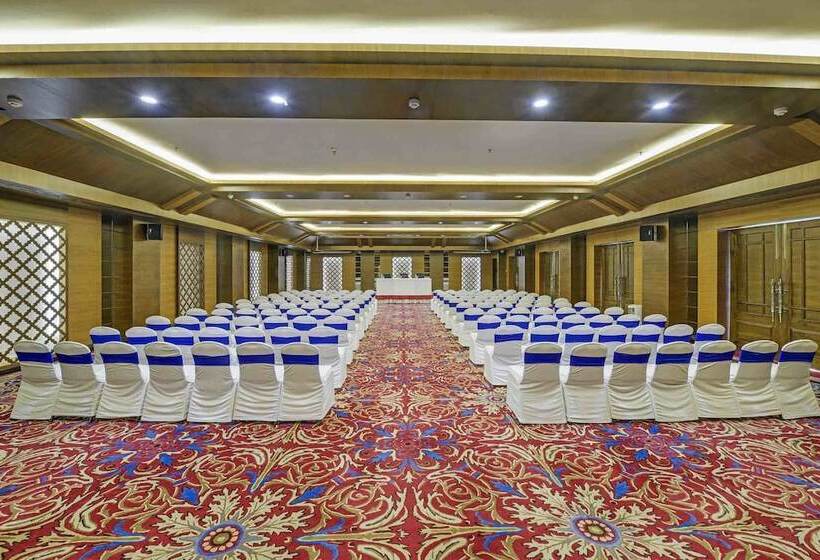 בית מלון כפרי Mayfair Palm Beach Resort