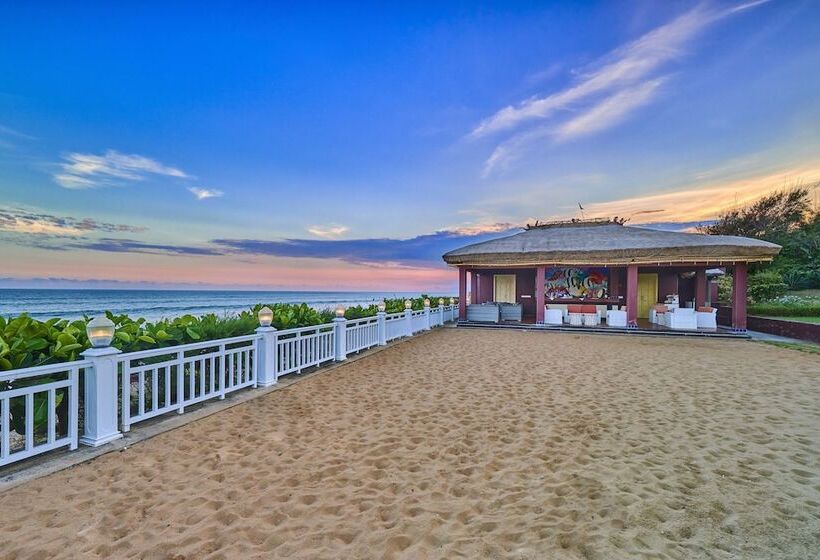 בית מלון כפרי Mayfair Palm Beach Resort