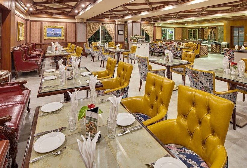 בית מלון כפרי Mayfair Palm Beach Resort