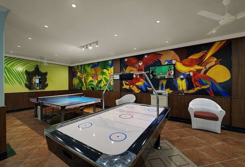 בית מלון כפרי Mayfair Palm Beach Resort