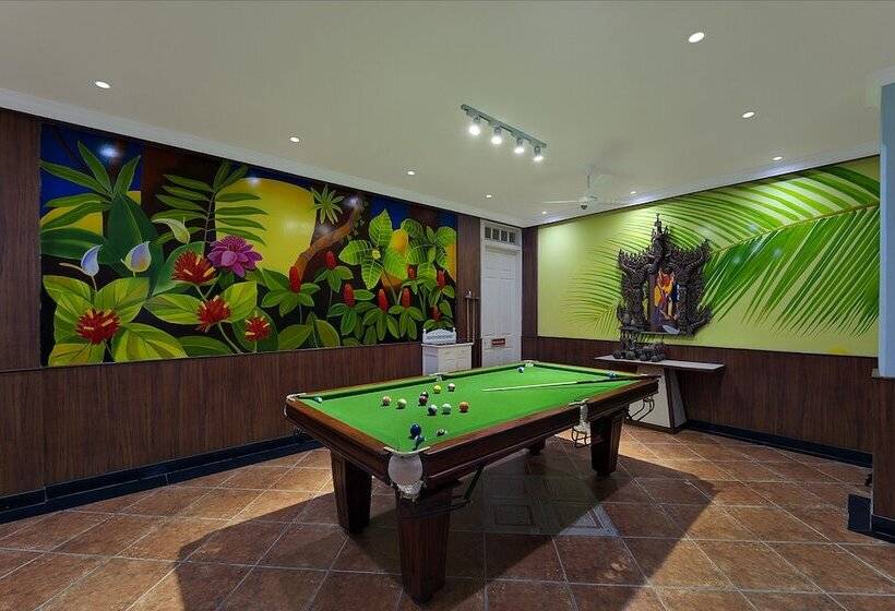 בית מלון כפרי Mayfair Palm Beach Resort