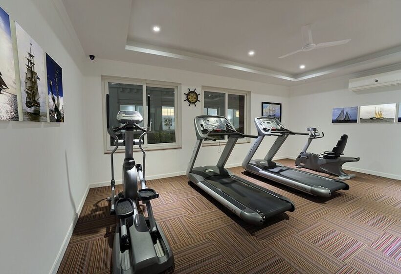 בית מלון כפרי Mayfair Palm Beach Resort