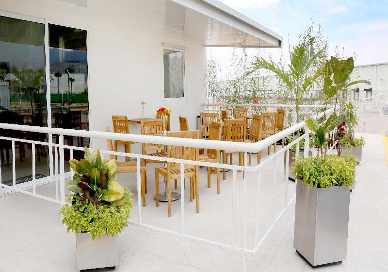 Отель Mision Express Queretaro