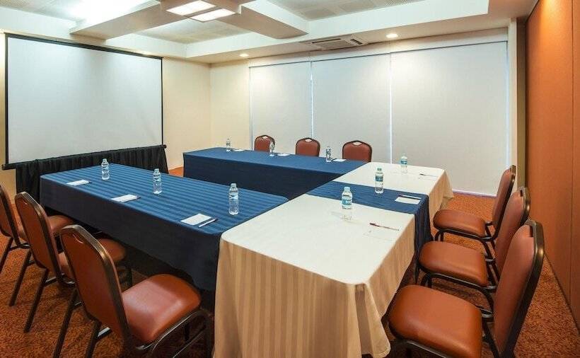 Отель Mision Express Queretaro