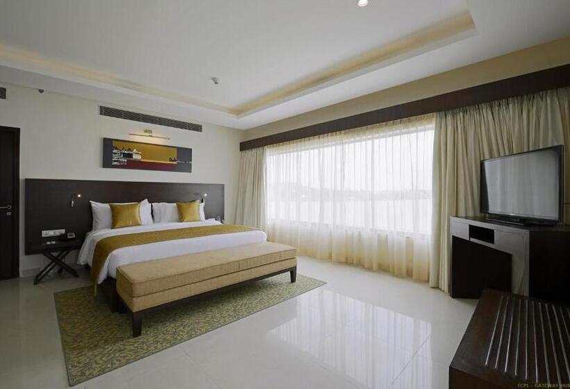 בית מלון כפרי Naveen Lakeside