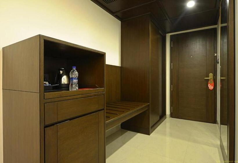 בית מלון כפרי Naveen Lakeside