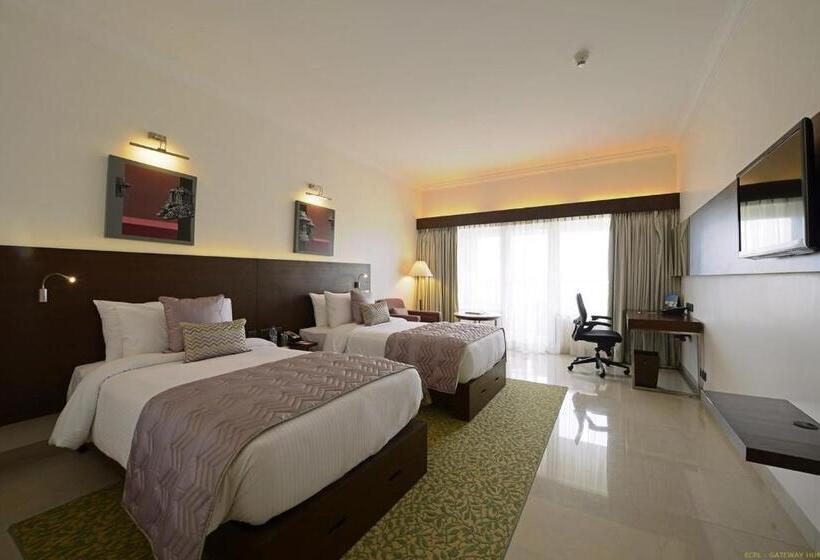 בית מלון כפרי Naveen Lakeside