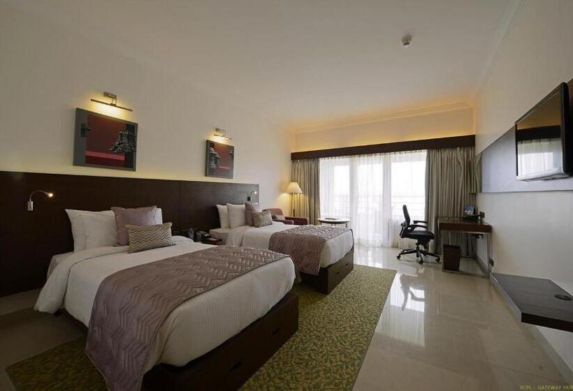 בית מלון כפרי Naveen Lakeside