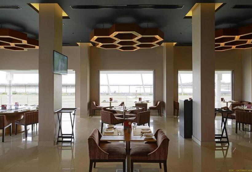 בית מלון כפרי Naveen Lakeside