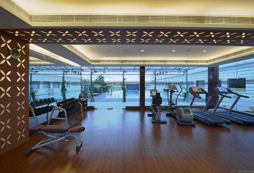 בית מלון כפרי Naveen Lakeside