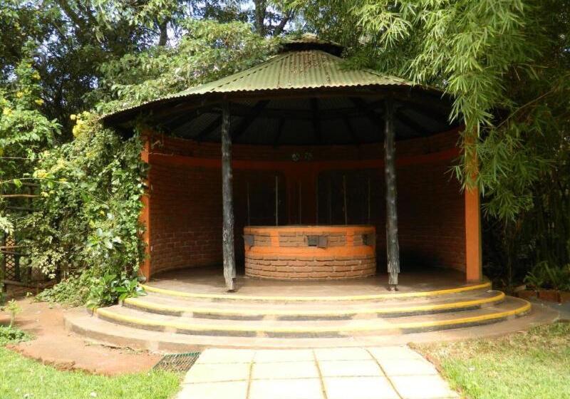 فندق Octagon Lodge