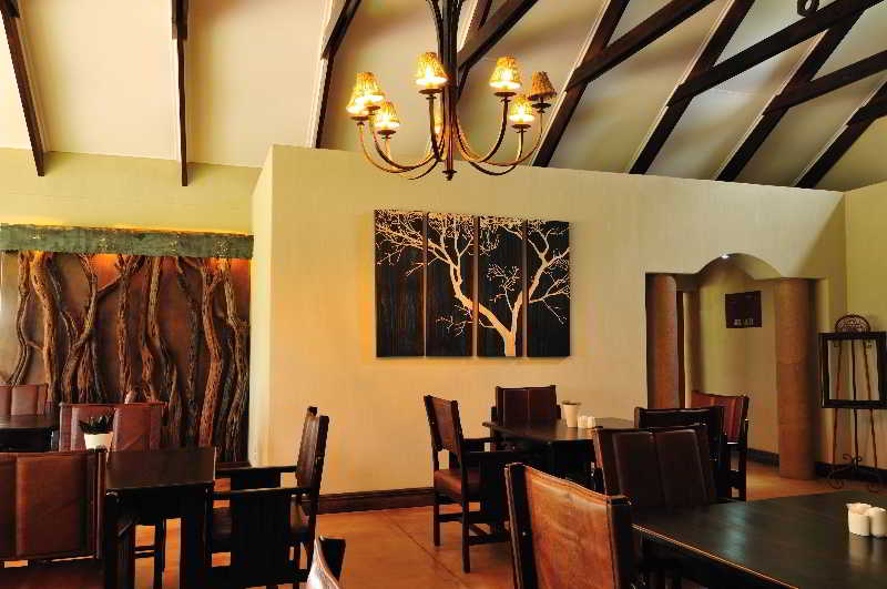 בית מלון כפרי Otjiwa Safari Lodge