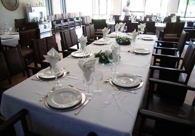 בית מלון כפרי Otjiwa Safari Lodge