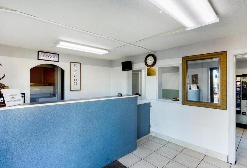 בית מלון כפרי Palm Court Inn & Suites