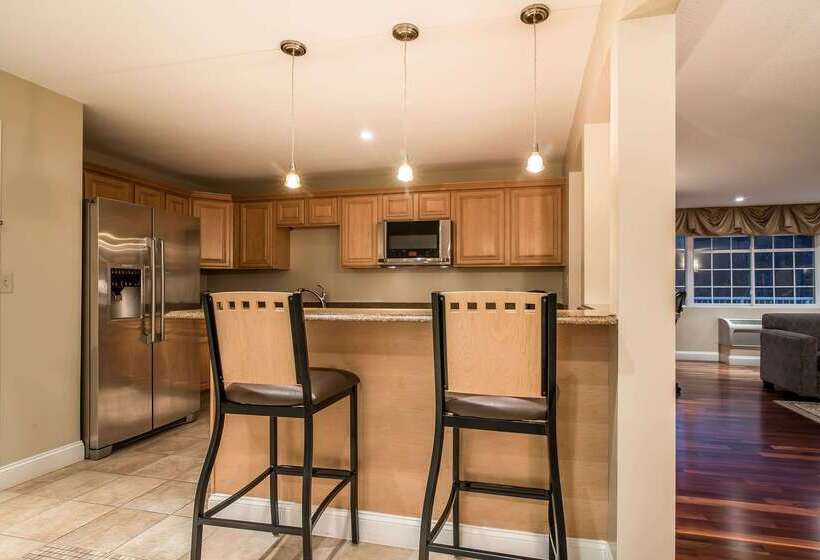 Riverside Hotel, Ascend Hotel Collection