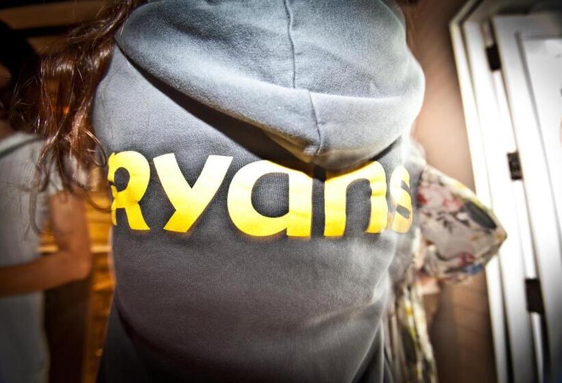 ホテル Ryans La Marina
