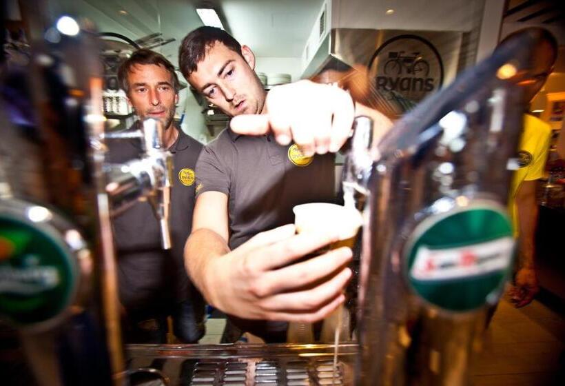 ホテル Ryans La Marina