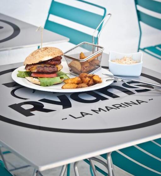 ホテル Ryans La Marina