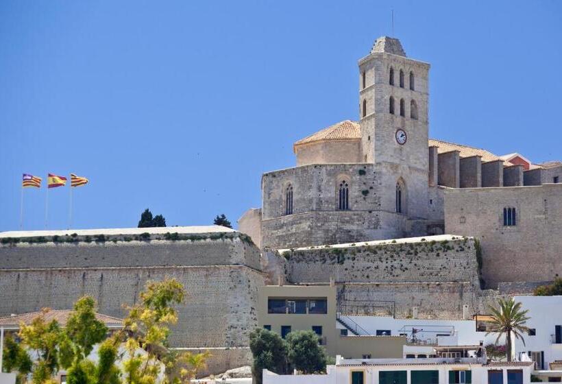 ホテル Ryans La Marina