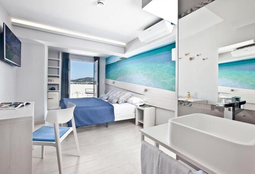 ホテル Ryans La Marina