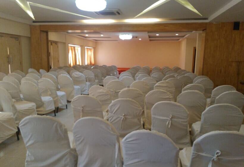 ホテル Sathyam Grand Resort, Sriperumbudur