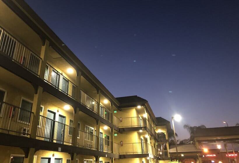 בית מלון כפרי Simply Home Inn & Suites   Riverside