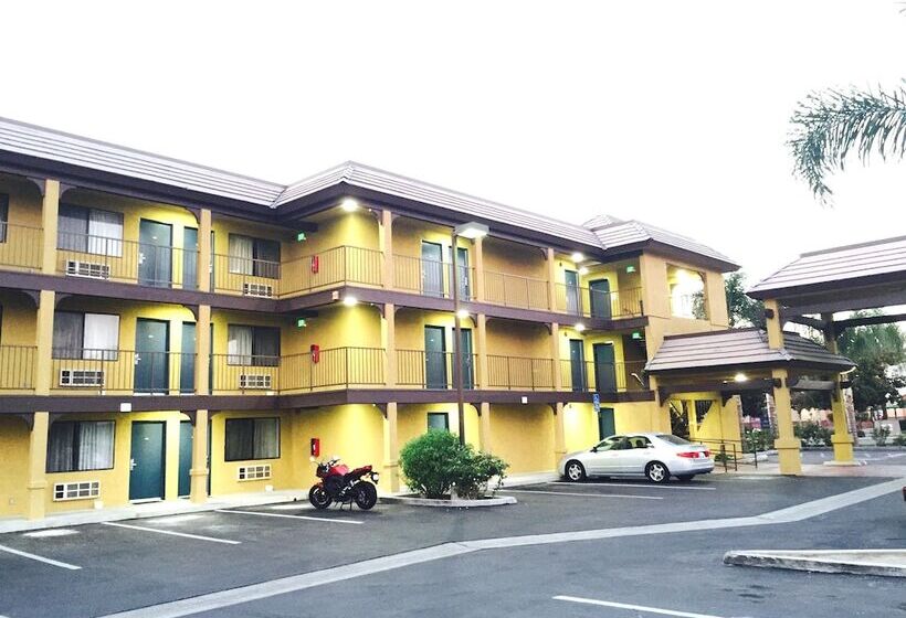 בית מלון כפרי Simply Home Inn & Suites   Riverside