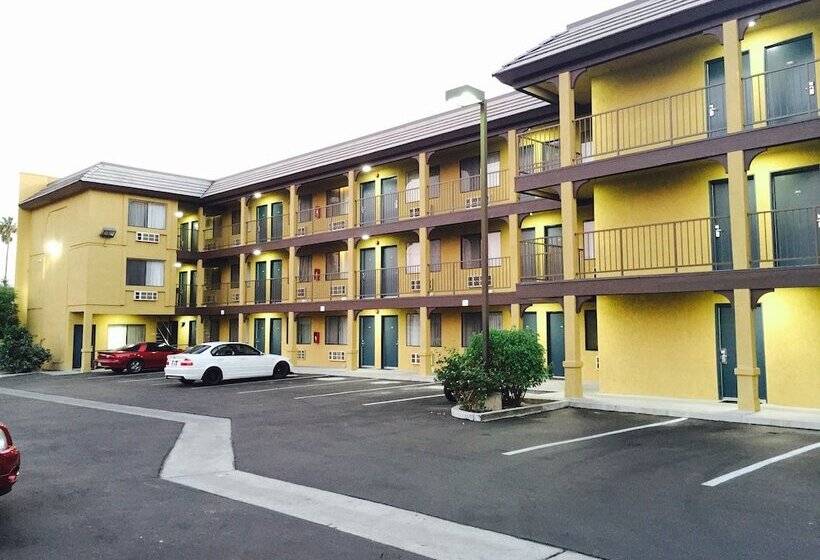 בית מלון כפרי Simply Home Inn & Suites   Riverside