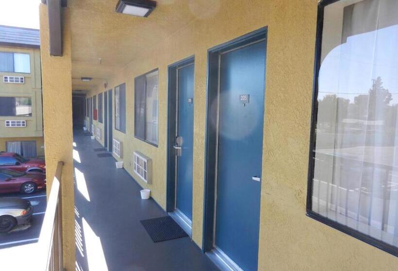 בית מלון כפרי Simply Home Inn & Suites   Riverside