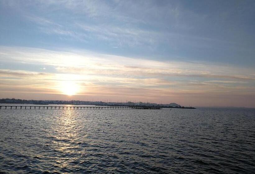 Sixtus Sinatur Hotel & Konference