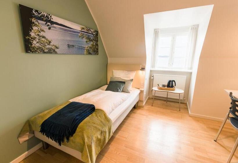 Sixtus Sinatur Hotel & Konference