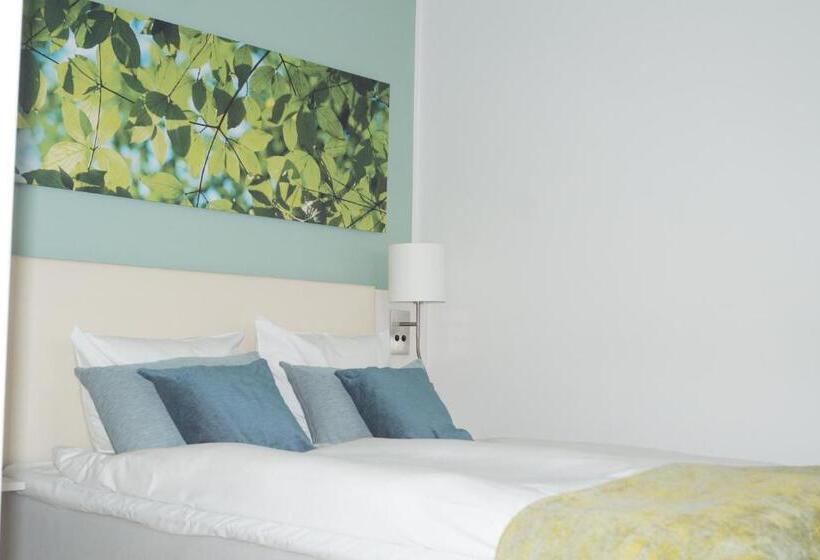 Sixtus Sinatur Hotel & Konference