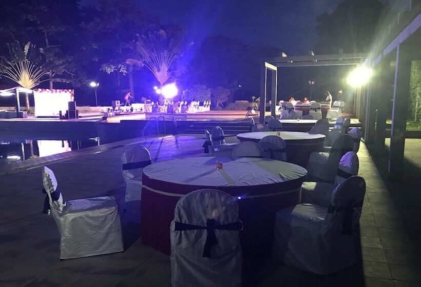 호텔 Solace Resorts And Spa