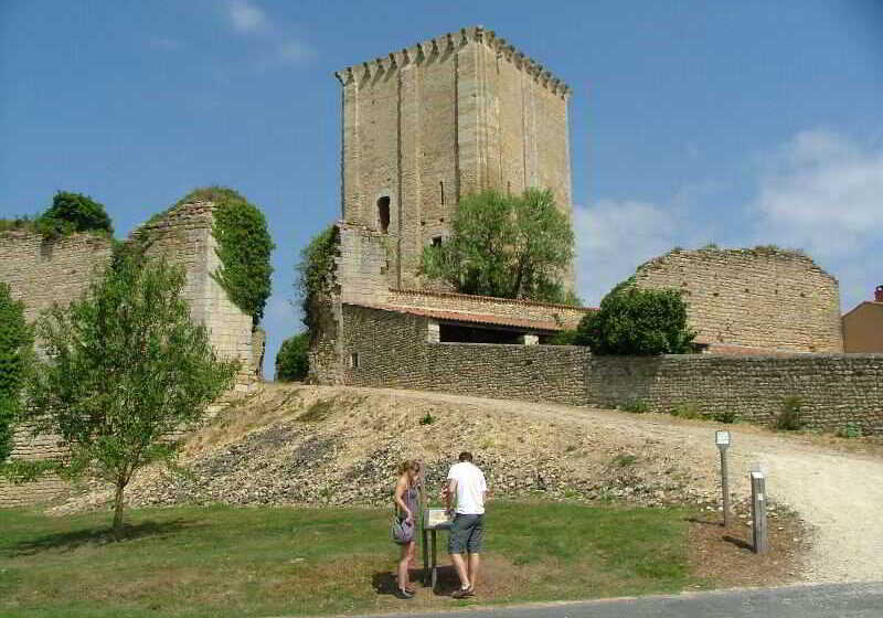 فندق Terres De France  Moncontour Active Park