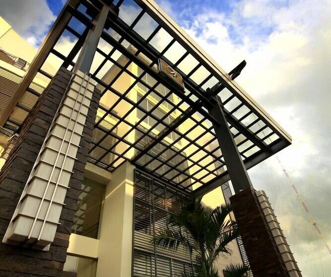 هتل The Avenue Plaza